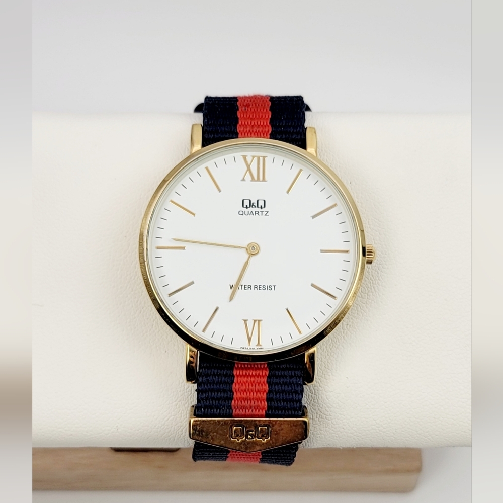 Citizen Q&Q Q974J131 YHM Gold Tone Minimalist Quartz Watch Roman Red/Blue